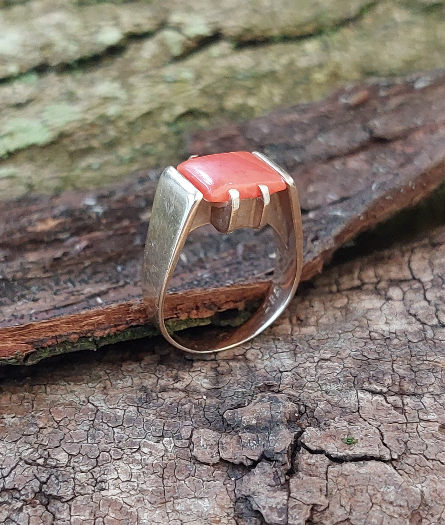 Vintage 14 karat guldring med koral