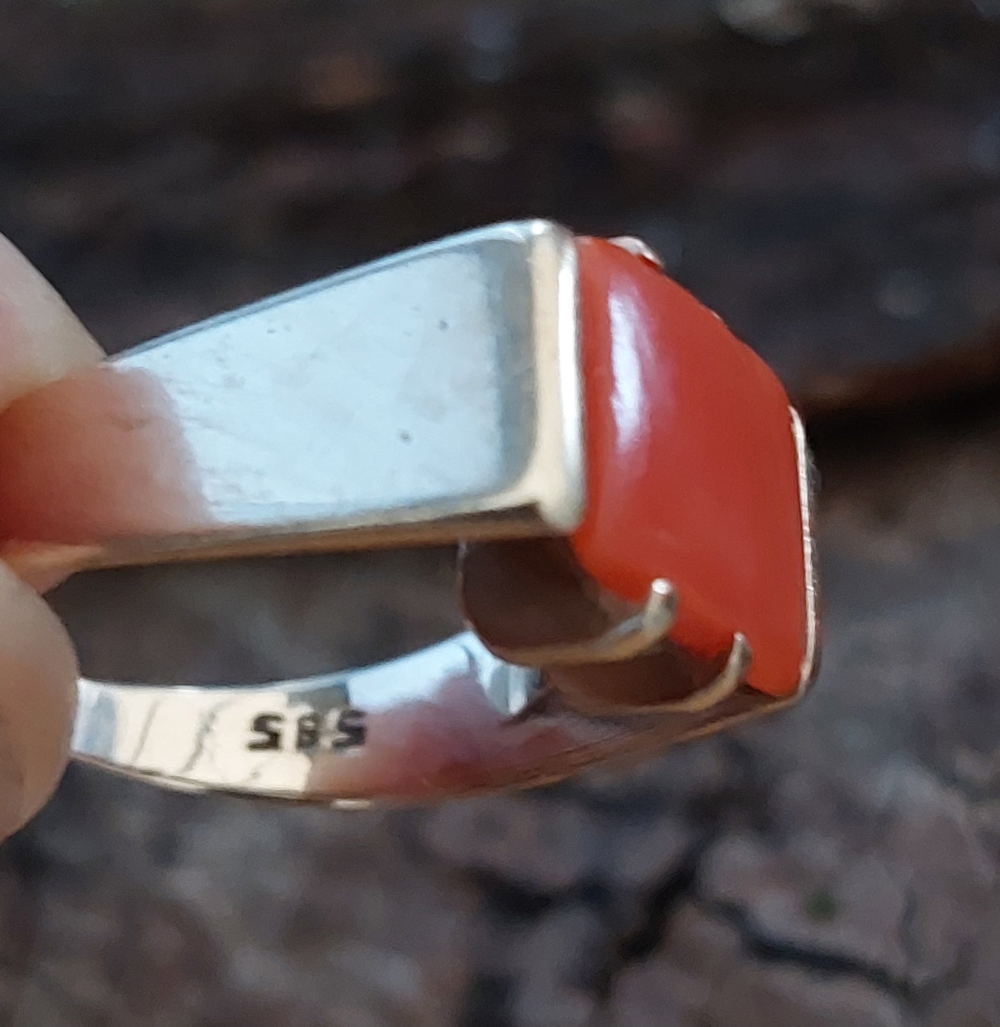 Vintage 14 karat guldring med koral
