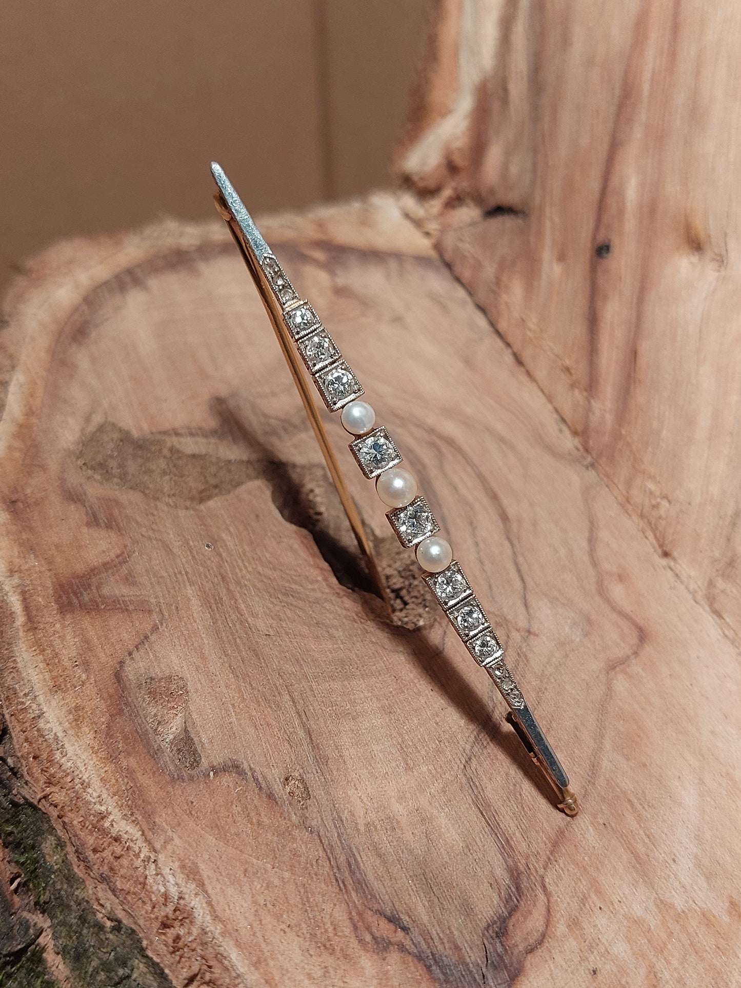 Elegant antik Art Deco guldbroche 18 K med diamanter og perler