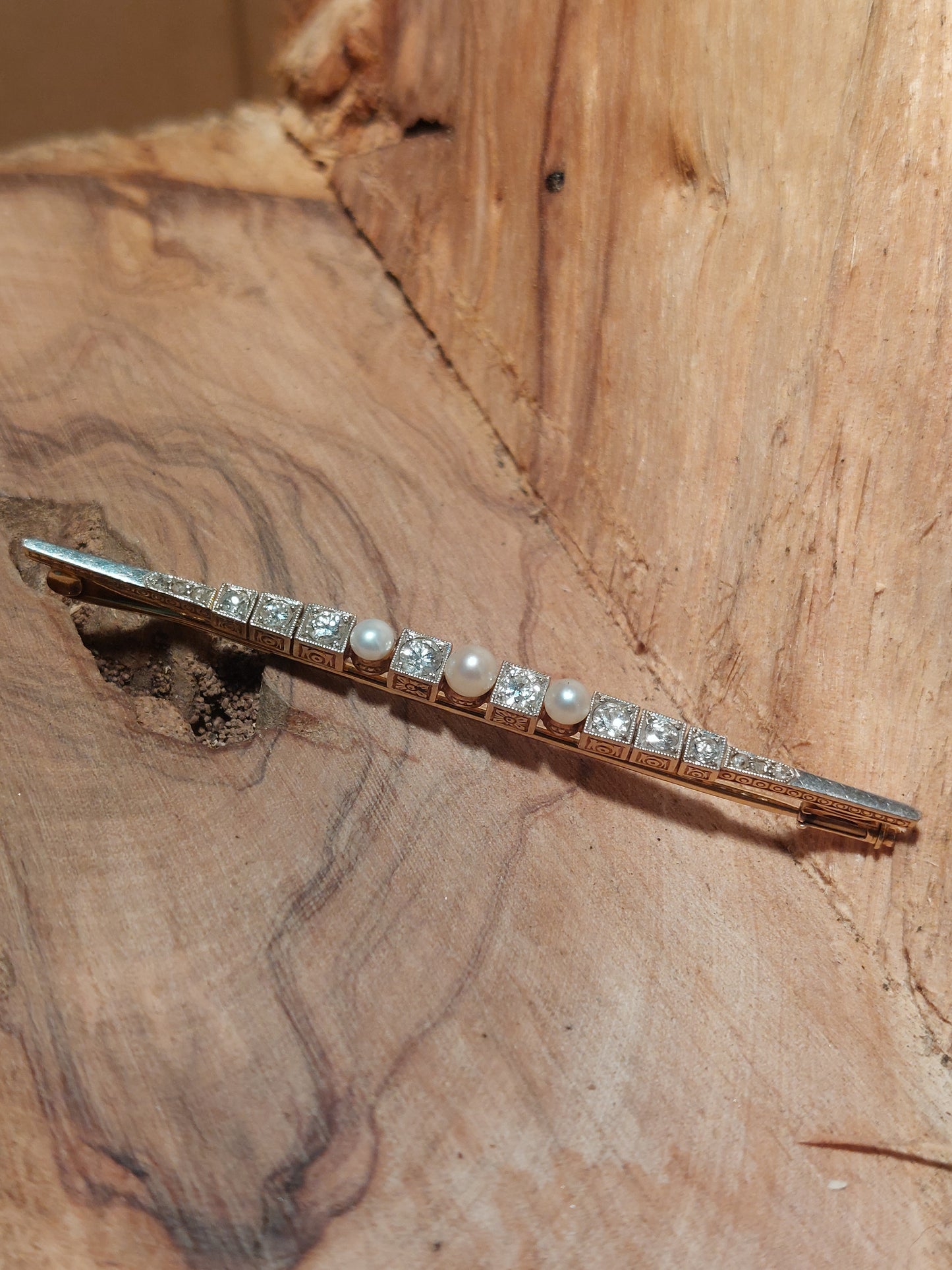 Elegant antik Art Deco guldbroche 18 K med diamanter og perler