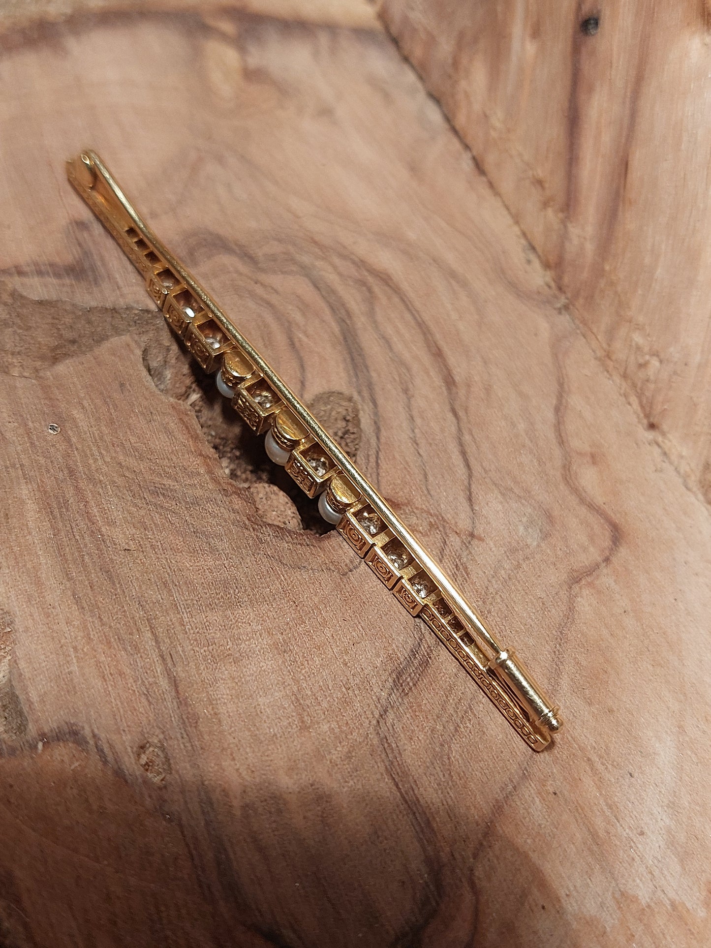 Elegant antik Art Deco guldbroche 18 K med diamanter og perler