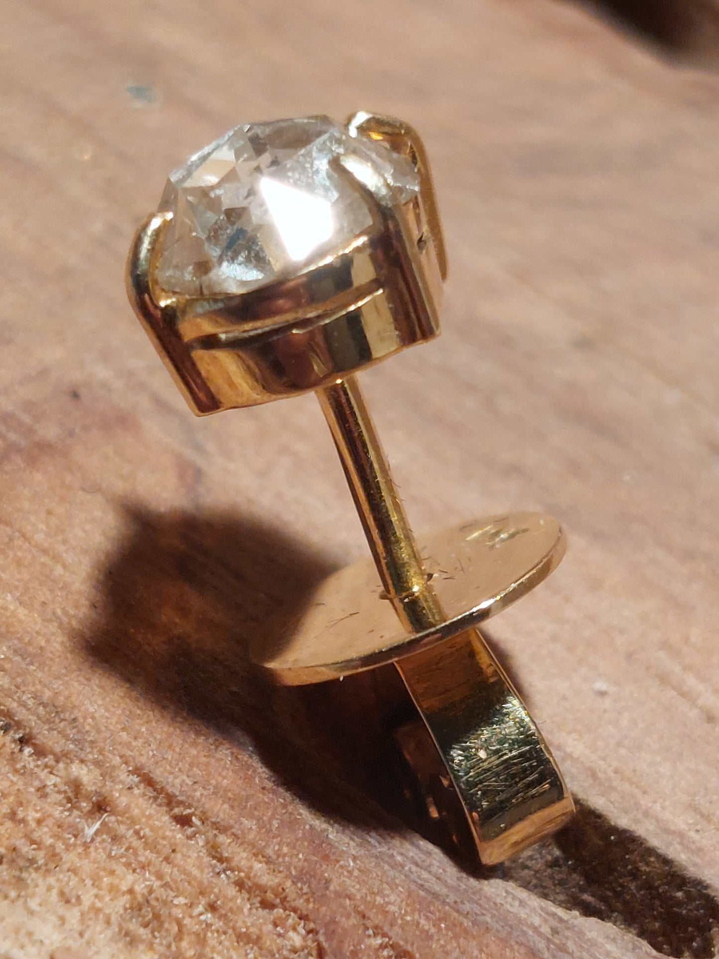 Vintage ørestik i 14 k guld med m/ rosenslebet 0,90 ct diamant