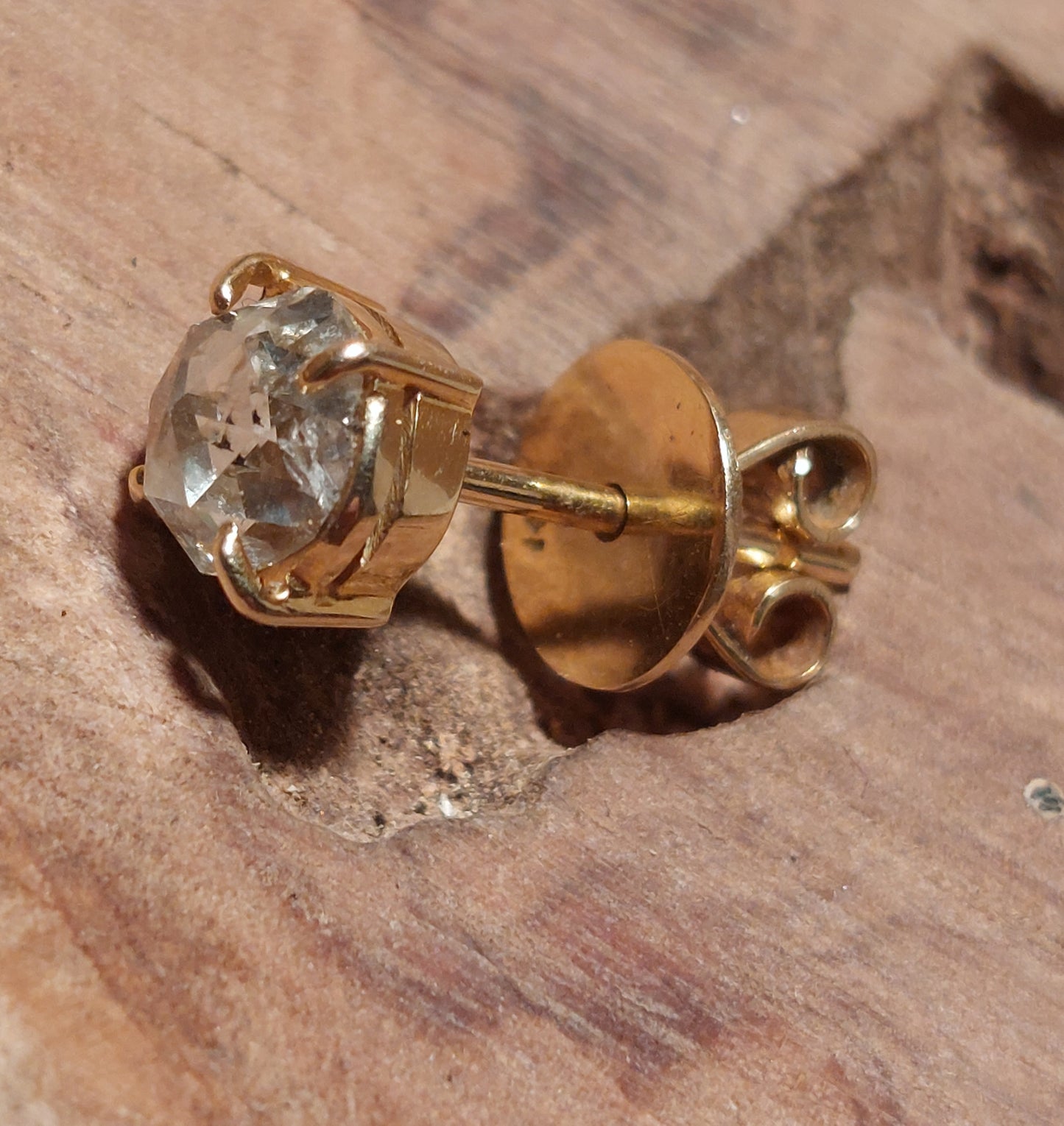 Vintage ørestik i 14 k guld med m/ rosenslebet 0,90 ct diamant