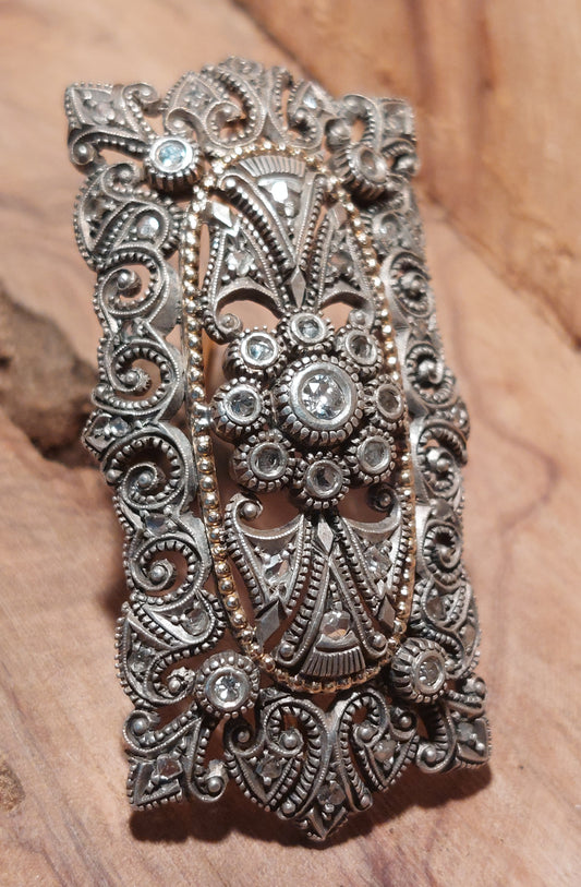 Smuk antik victoriansk guldbroche 19,2 K med diamanter sat i sølv