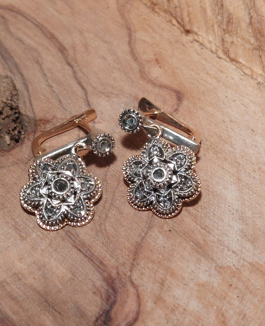 Antikke ørestikker i 19,2 k guld m/ 16 rosenslebne diamanter sat i sølv