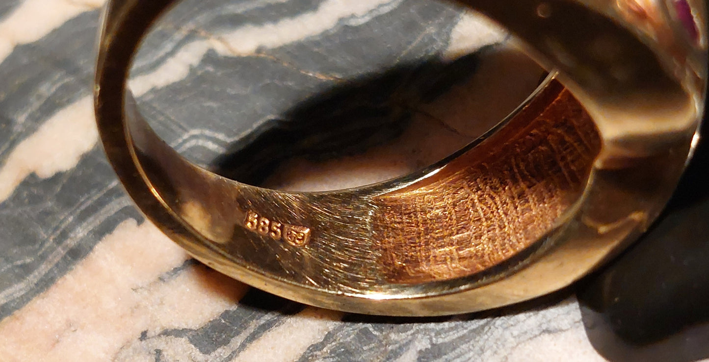 Kraftig unika vintage 14 karat guldring m/rubin og brillant