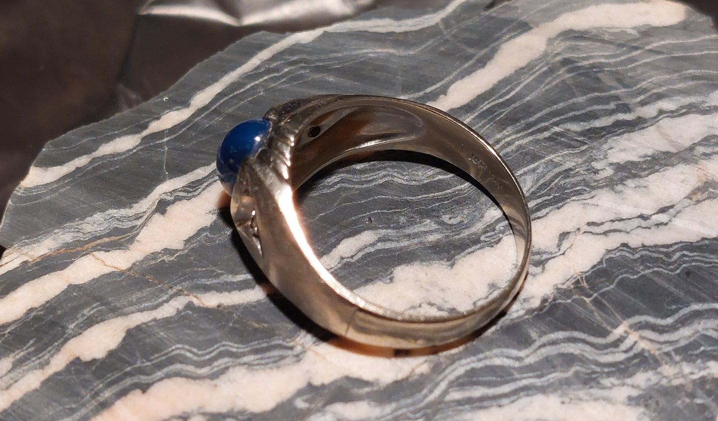 Vintage 10 karat hvidguldsring med stjernesafir og diamanter