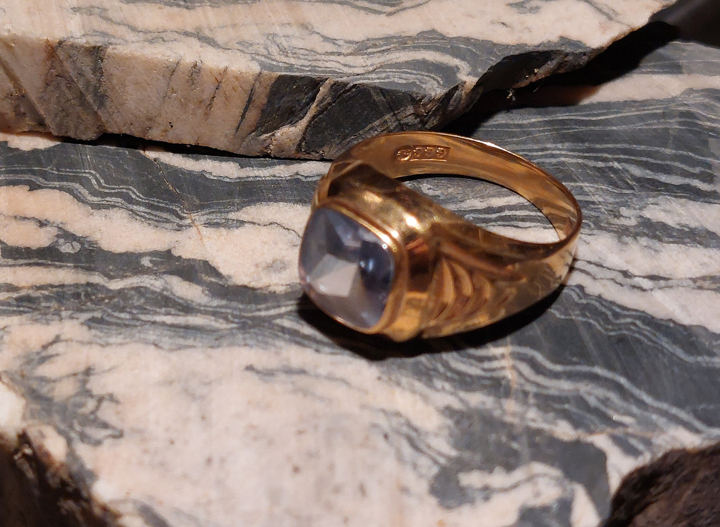 Vintage 18 karat guldring med akvamarin