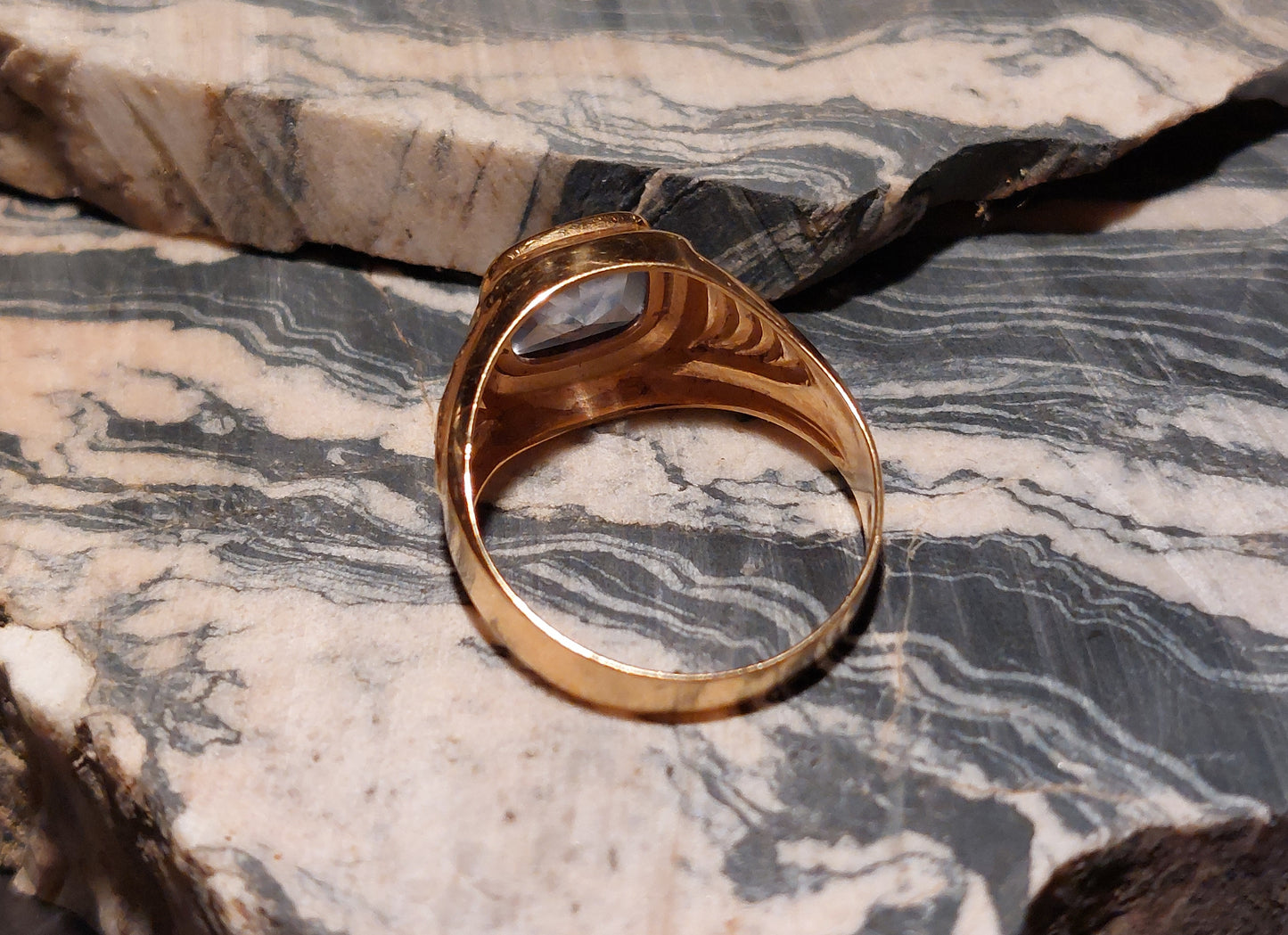 Vintage 18 karat guldring med akvamarin