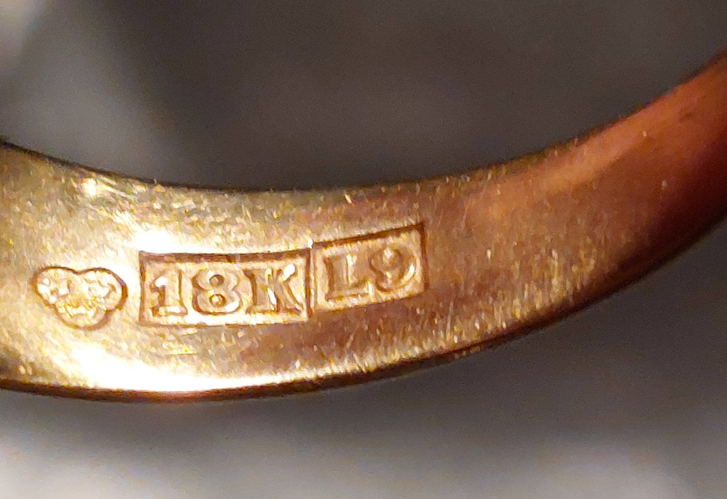 Vintage 18 karat guldring med akvamarin