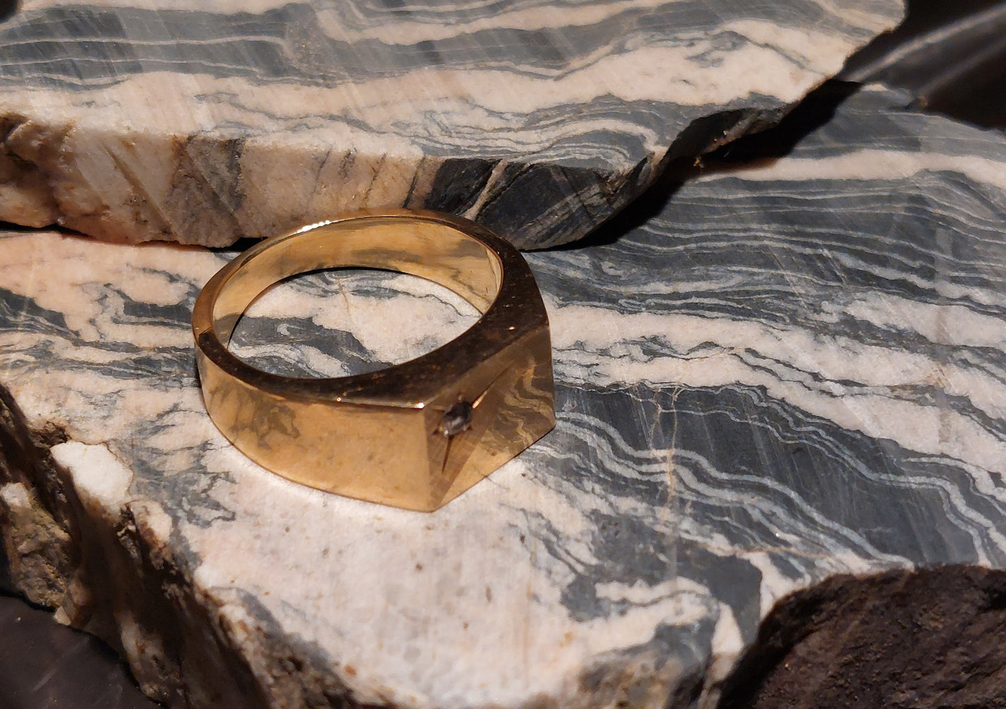 Vintage signet guldring med klar safir