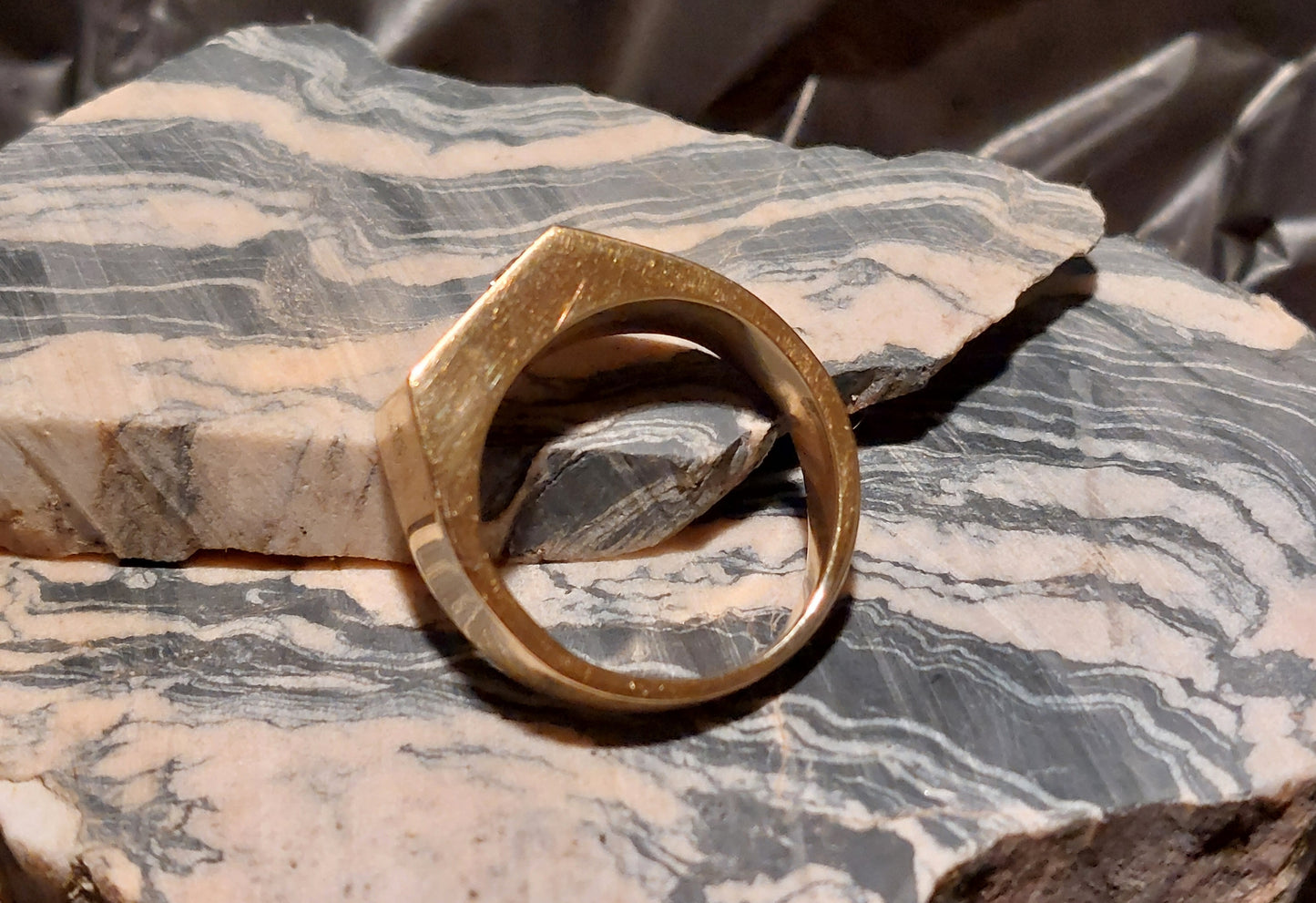Vintage signet guldring med klar safir