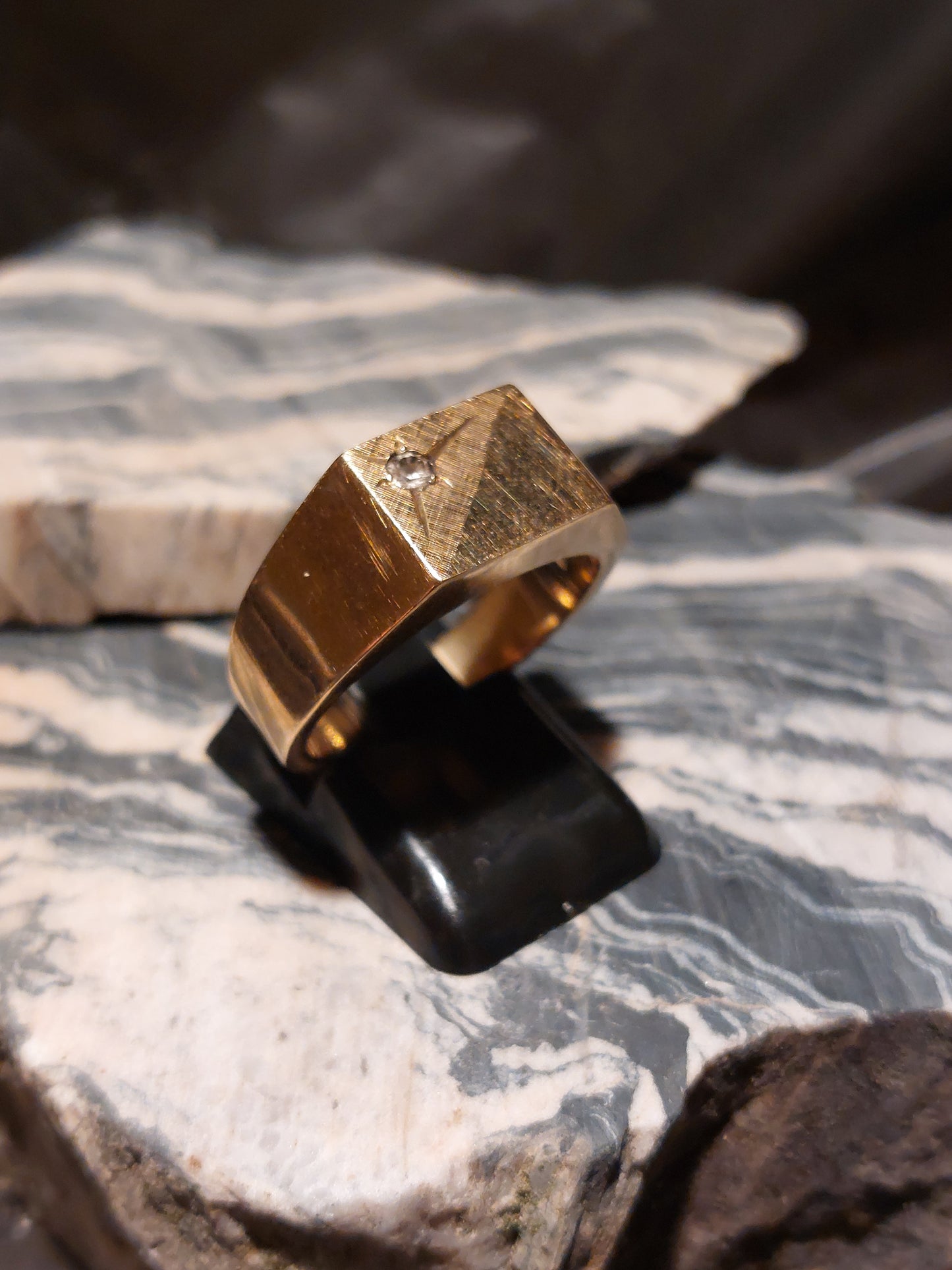Vintage signet guldring med klar safir