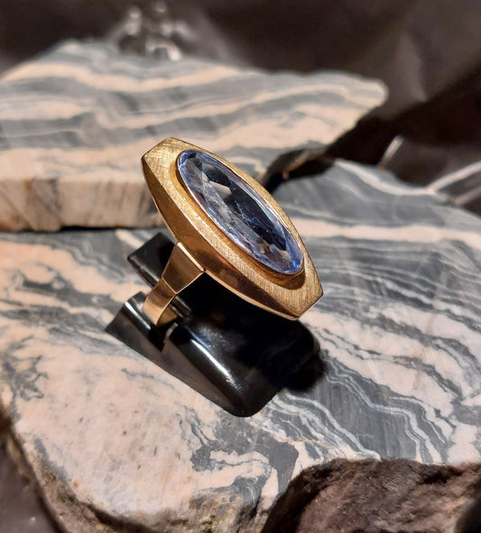 Vintage 8 karat guldring med aflang blå sten