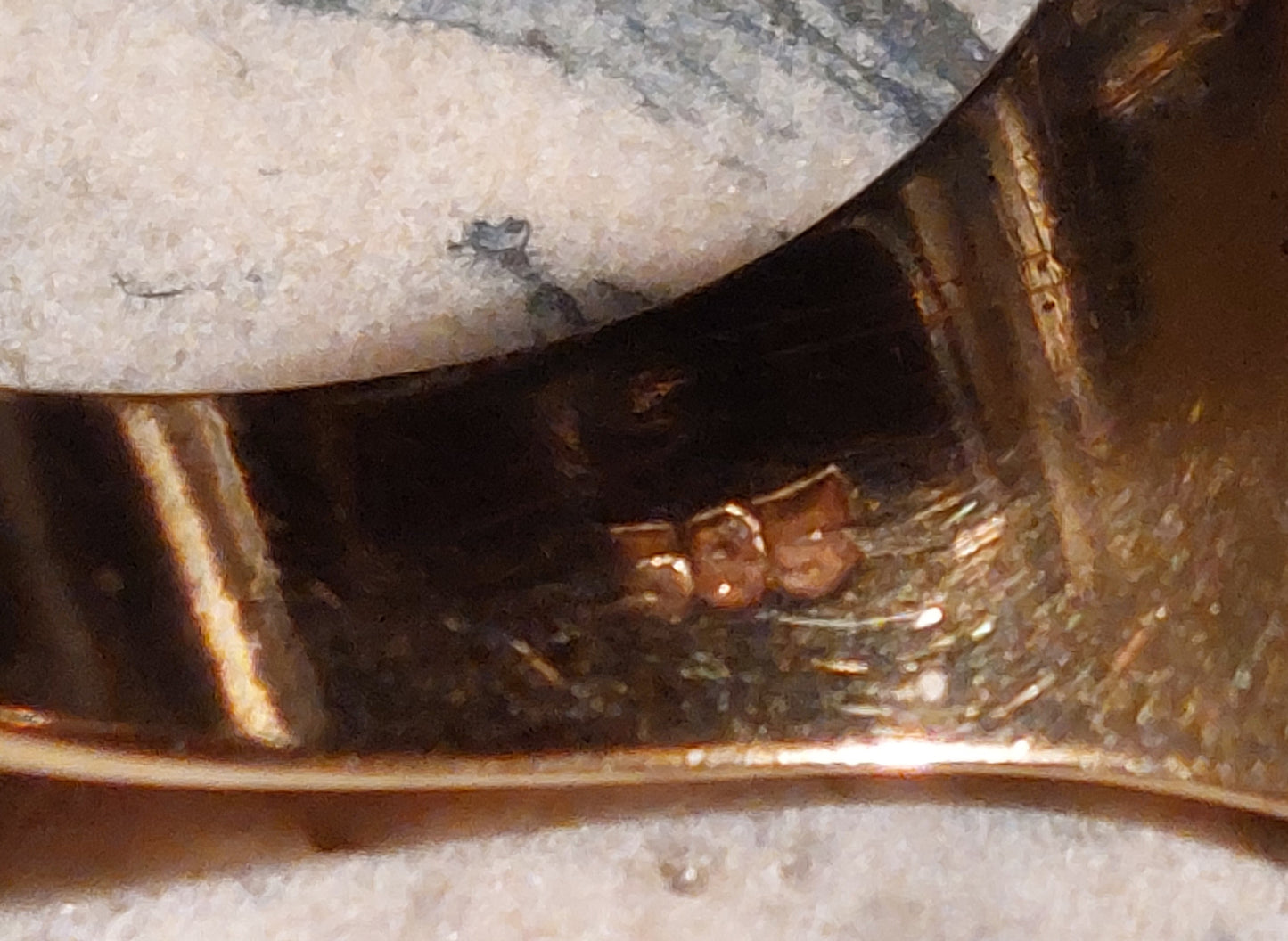 Kraftig vintage signetring i 14 karat guld med karneol