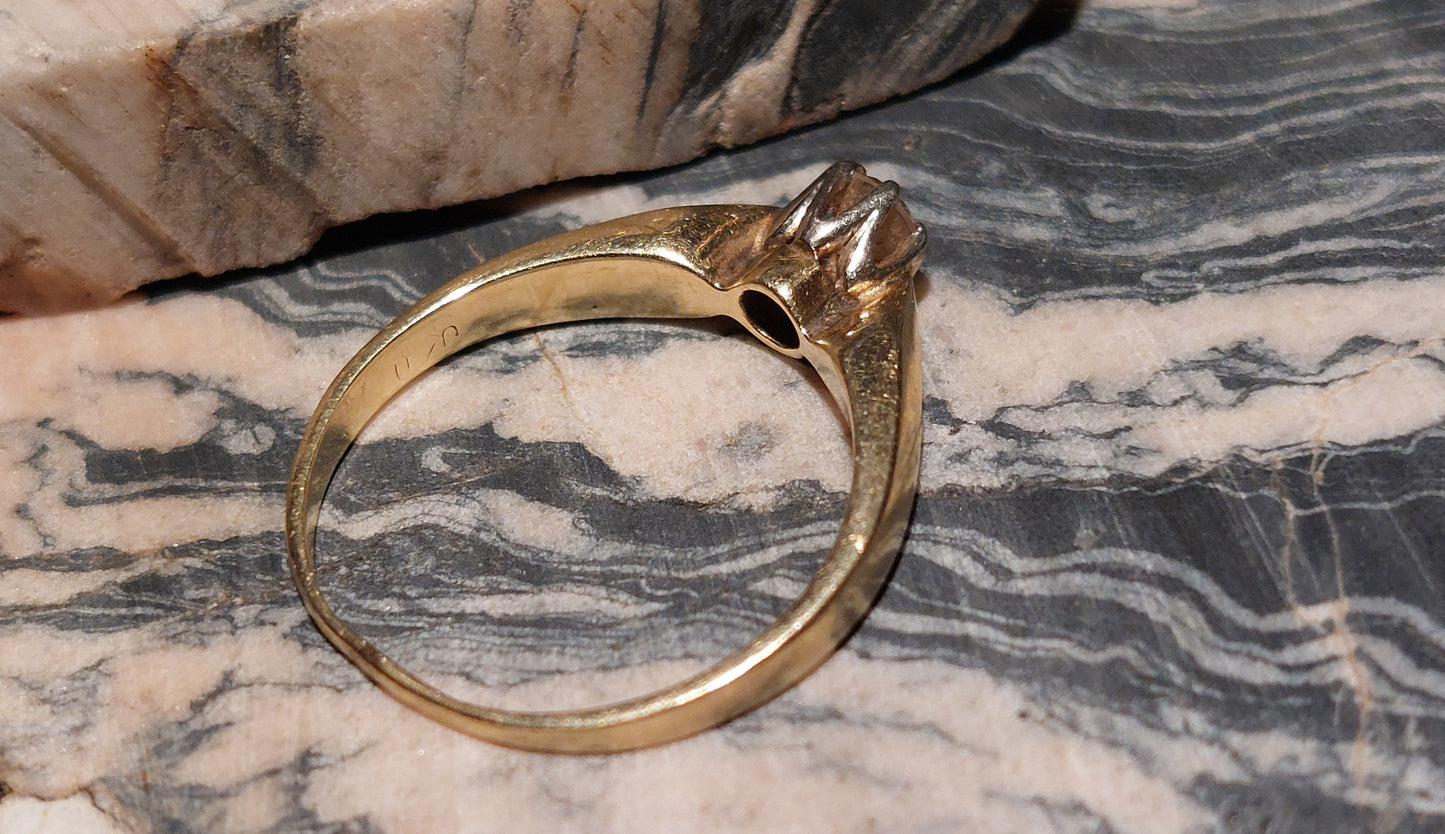Vintage solitairering i 14 karat guld med 0,2 ct brillant
