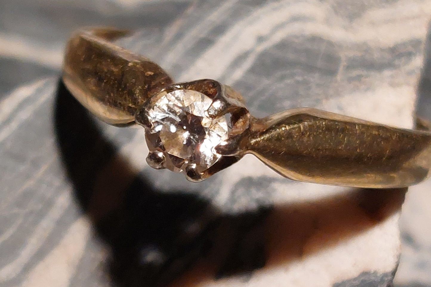 Vintage solitairering i 14 karat guld med 0,2 ct brillant
