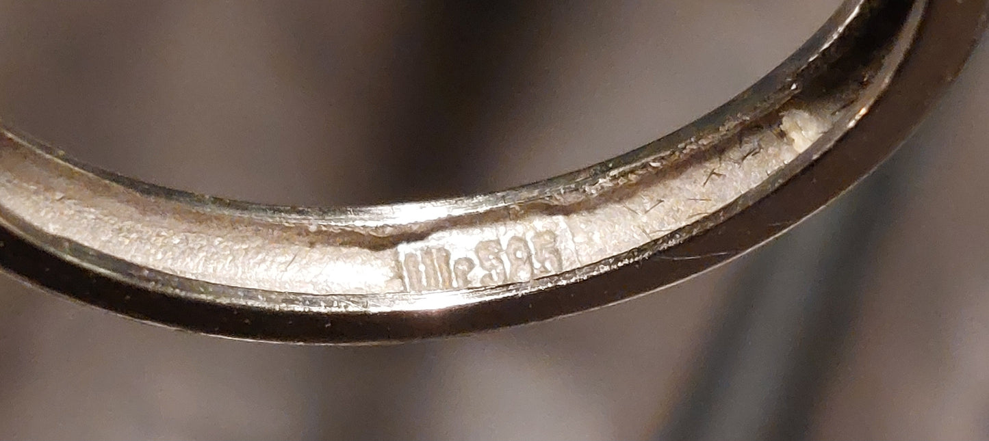 Smuk og enkel vintage 14 karat hvidguldsring med 0,03 ct brillant