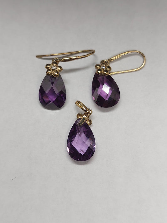 Vintage vedhæng og øreringe i 8 karat guld med lilla sten.