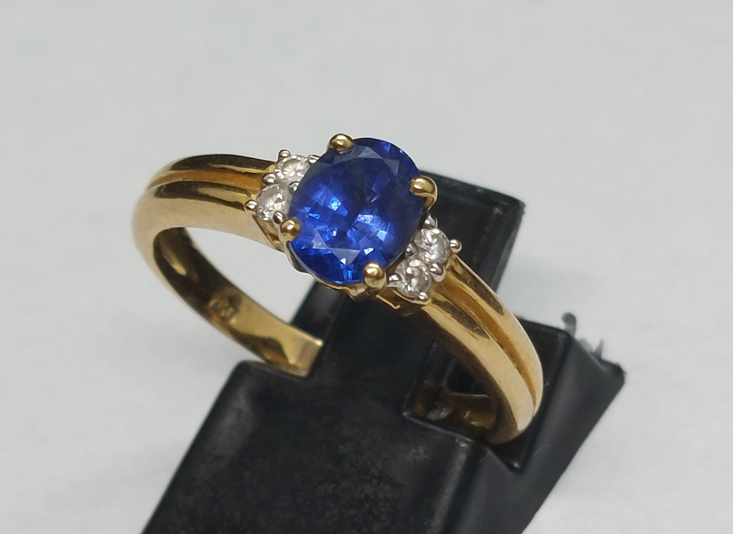 Vintage smykkesæt 18 karat guld med safir og diamant