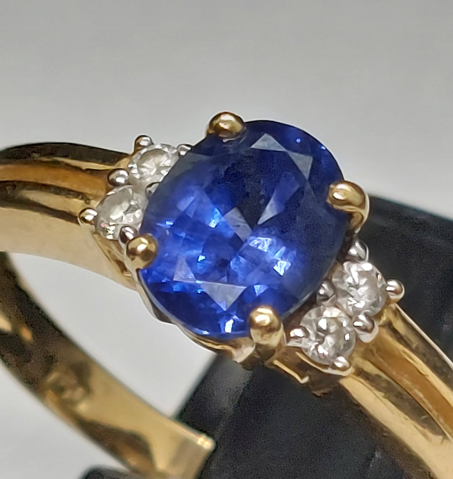 Vintage smykkesæt 18 karat guld med safir og diamant
