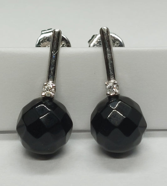 Vintage 18 karat guldørestikker med onyx-perle og brillant