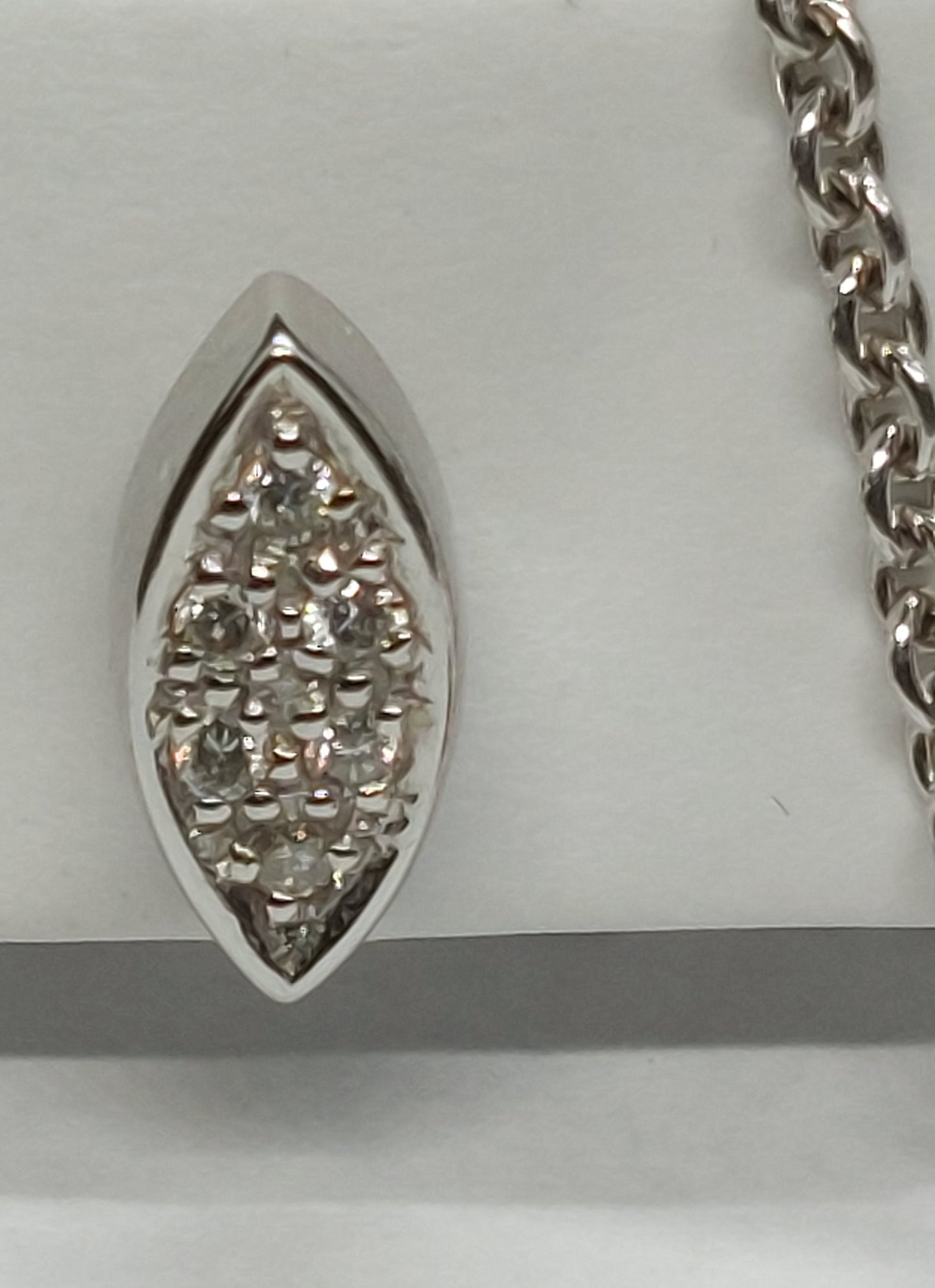 Vintage smykkesæt i 14 karat hvidguld med diamanter.