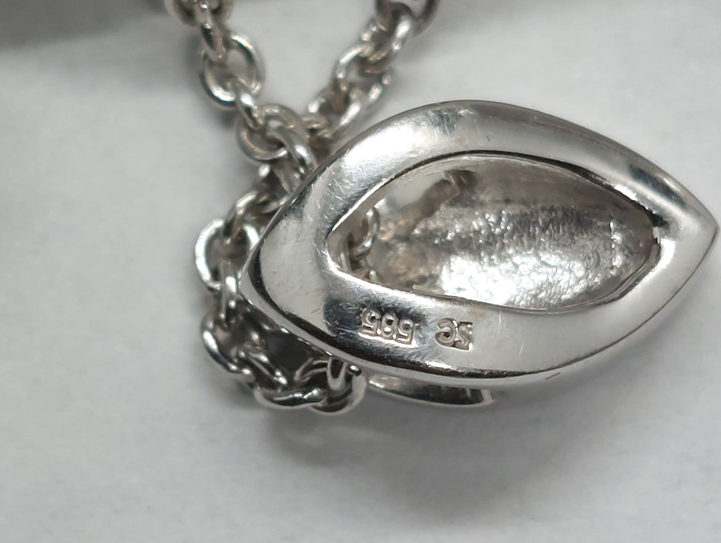 Vintage smykkesæt i 14 karat hvidguld med diamanter.