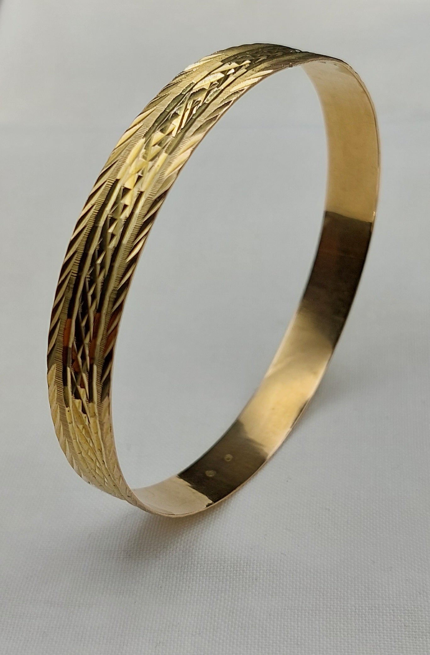 Smuk vintagearmring i 18 karat guld