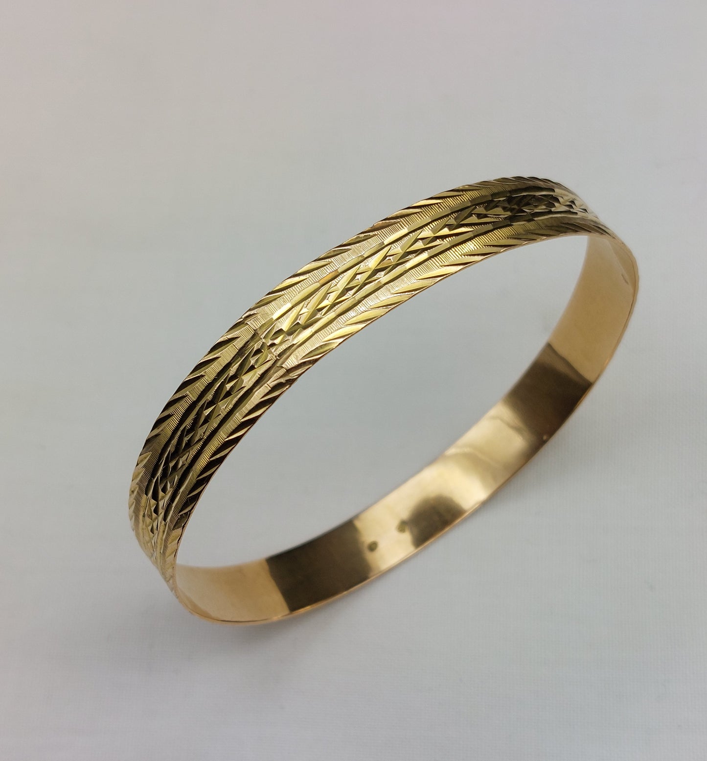 Smuk vintagearmring i 18 karat guld