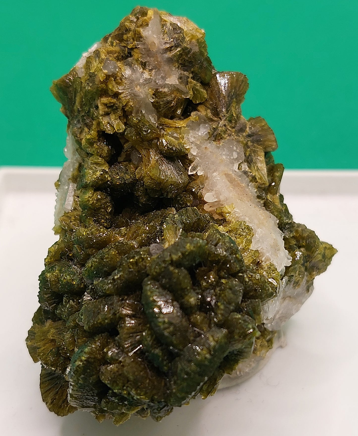 Epidote på kvarts / Epidote on quartz
