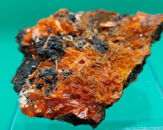 Crocoit ... Crocoite /red-lead ore