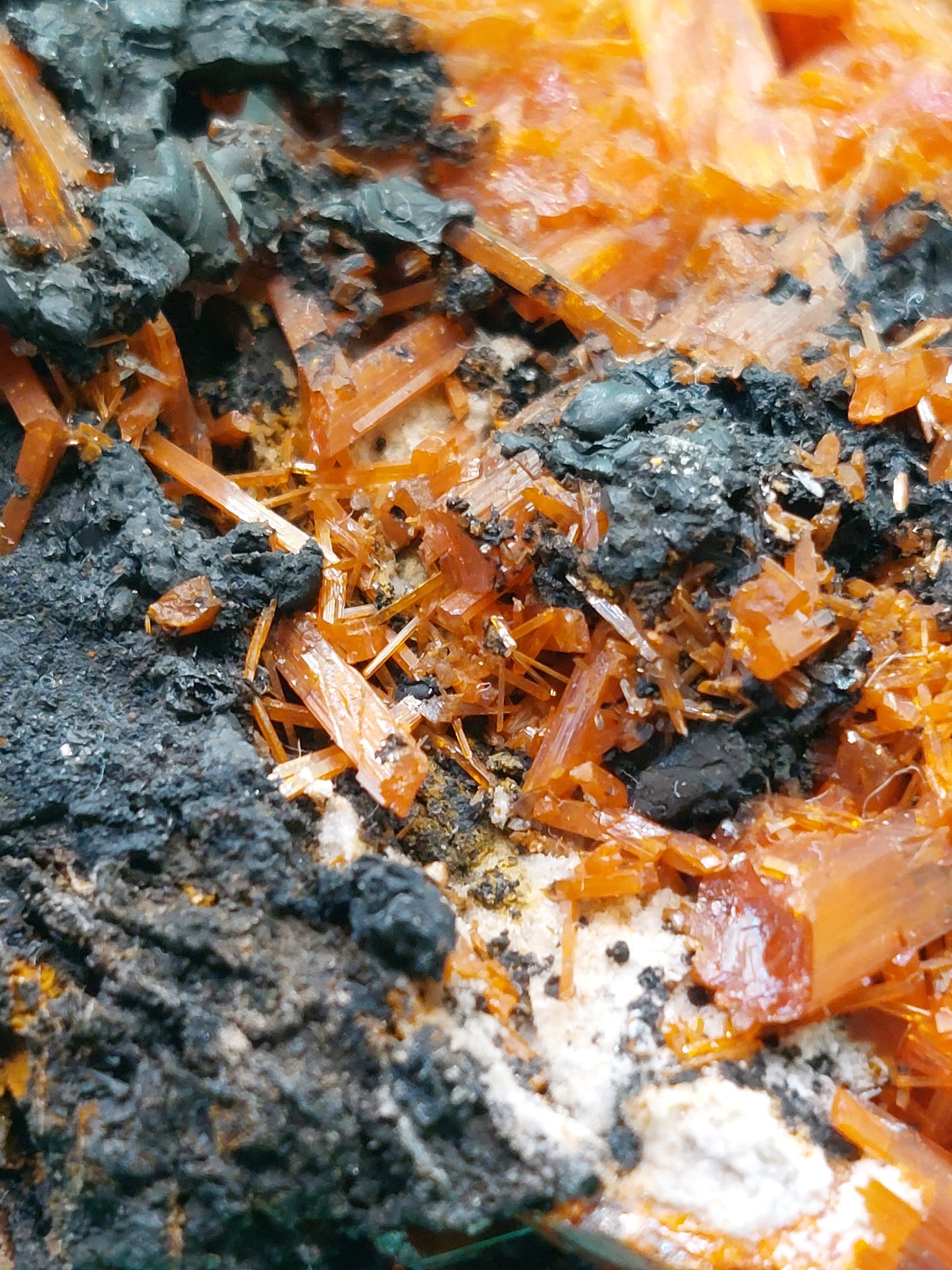 Crocoit ... Crocoite /red-lead ore