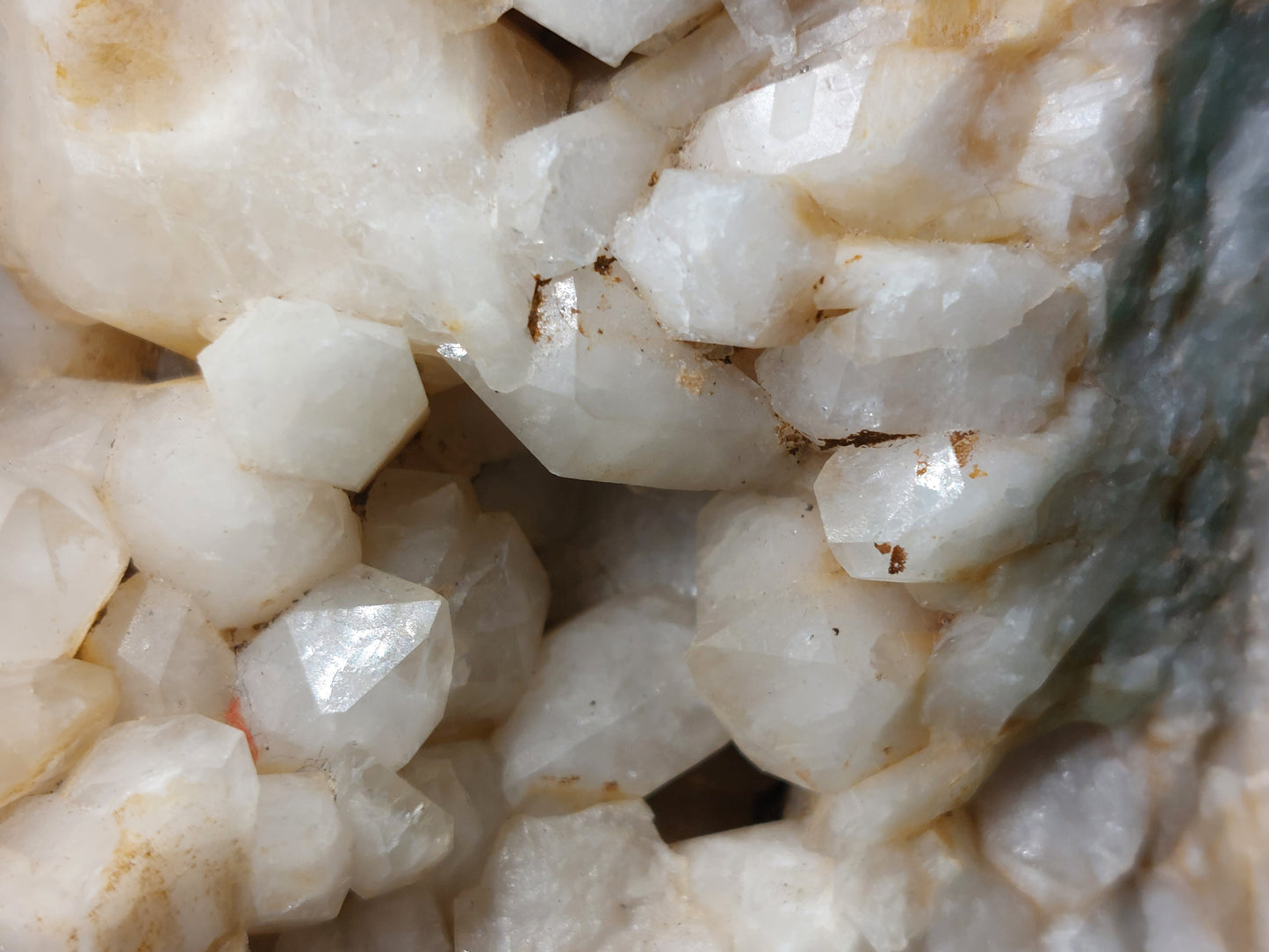 Quartz cluster