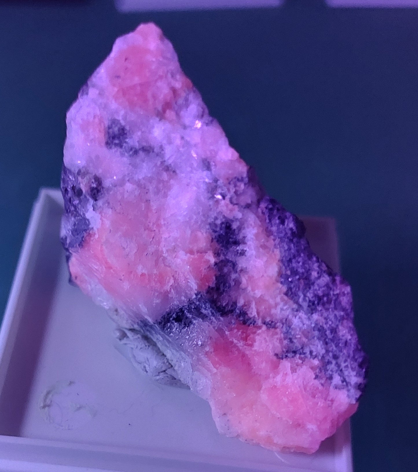 Tugtupite