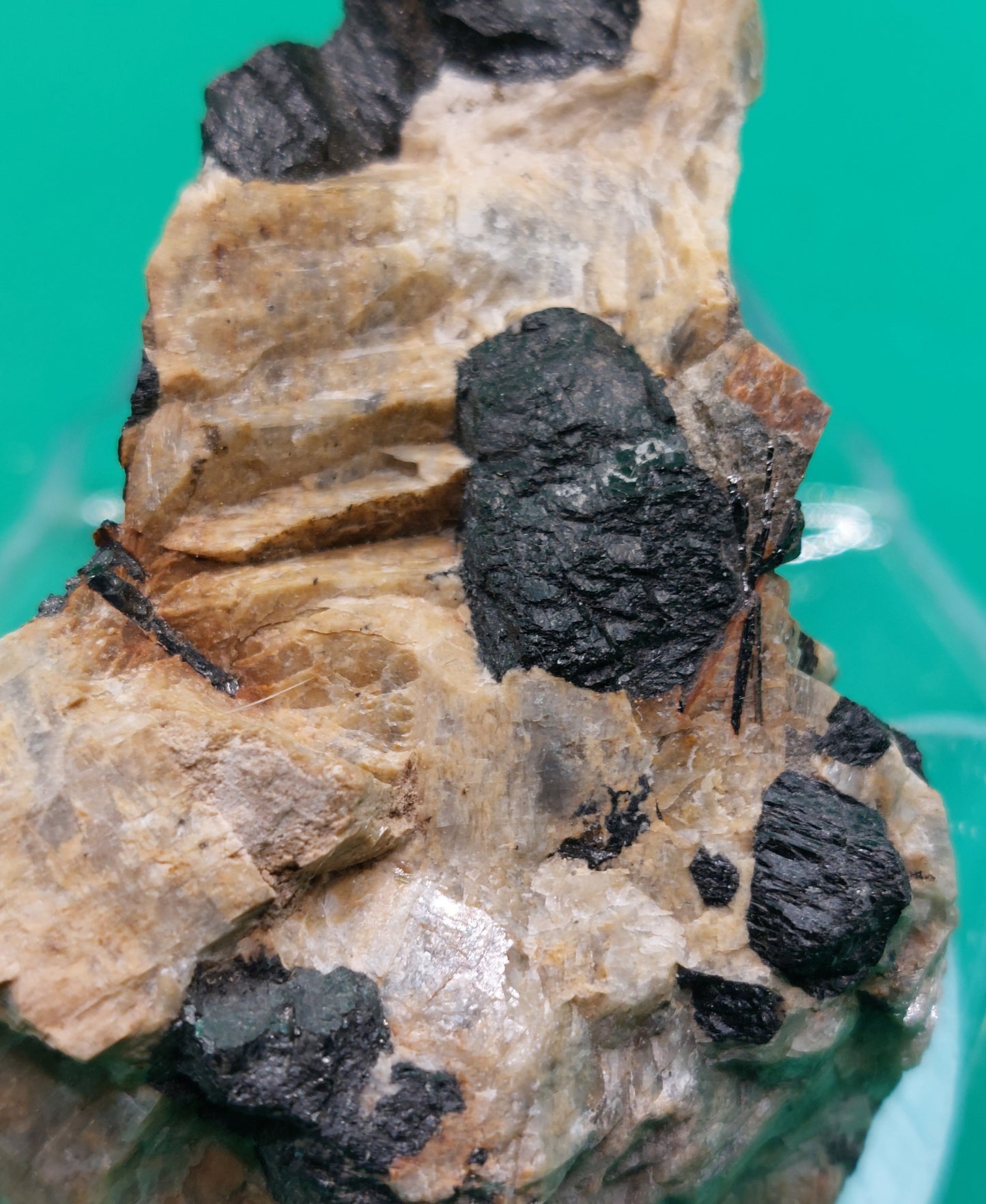Polymignite / Zirkonolite