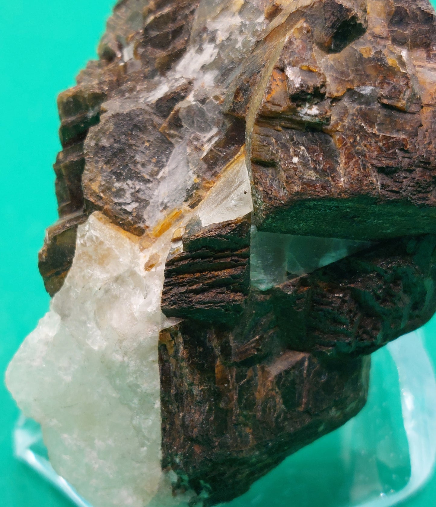 Kryolite in Jernspat/siderite