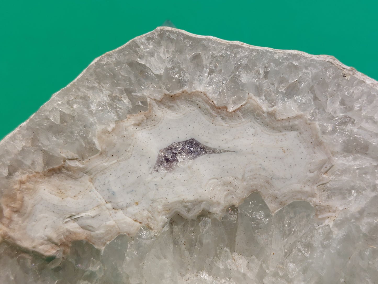 Agate geode with Calsite and Ametyst