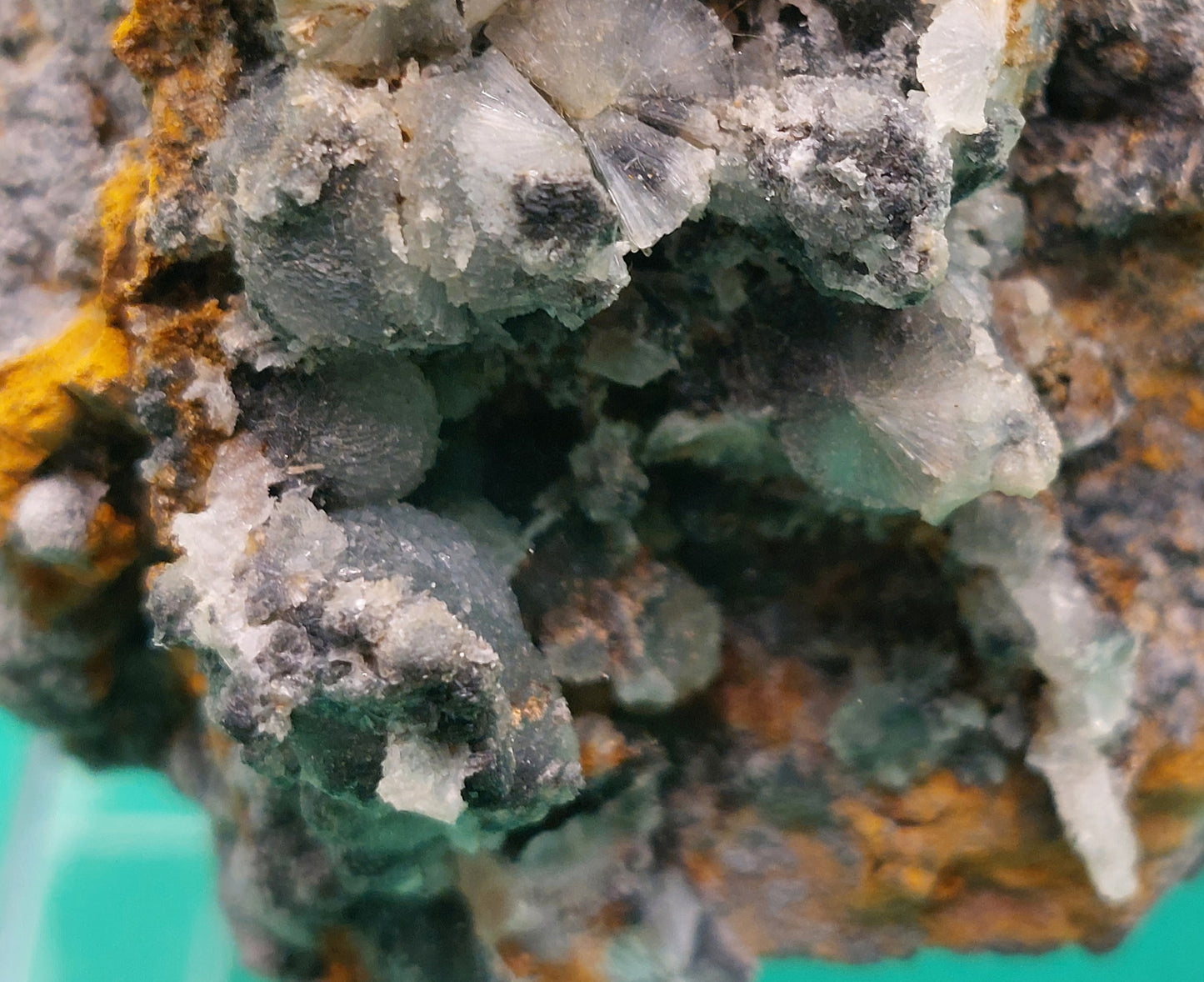 Wavellite in matrix