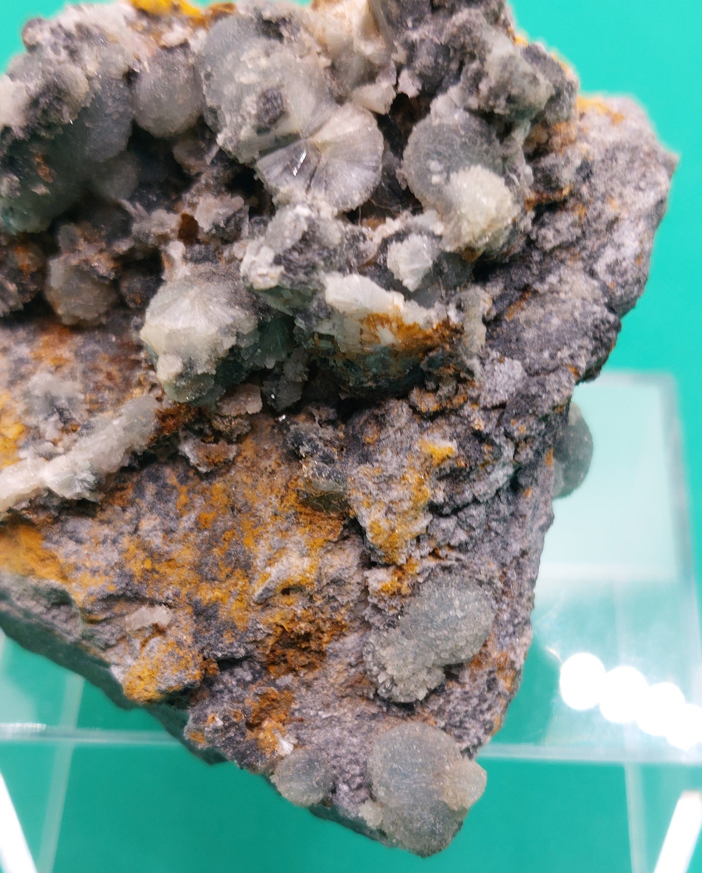Wavellite in matrix