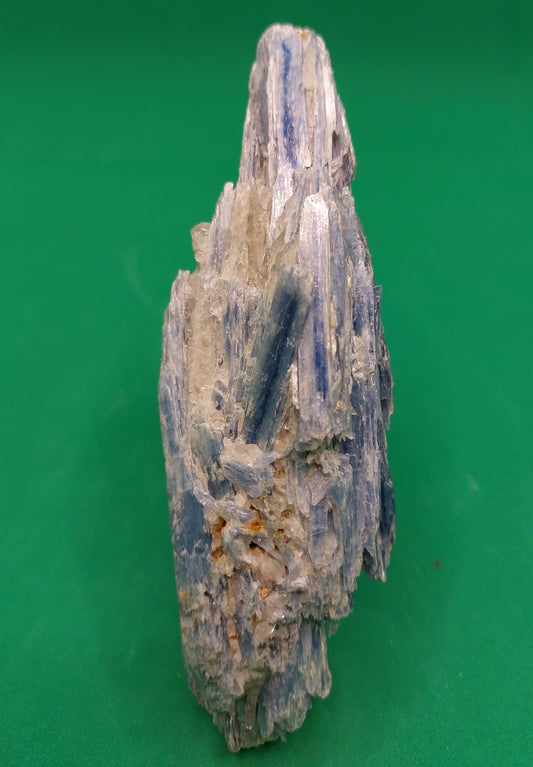 Kyanite specimen