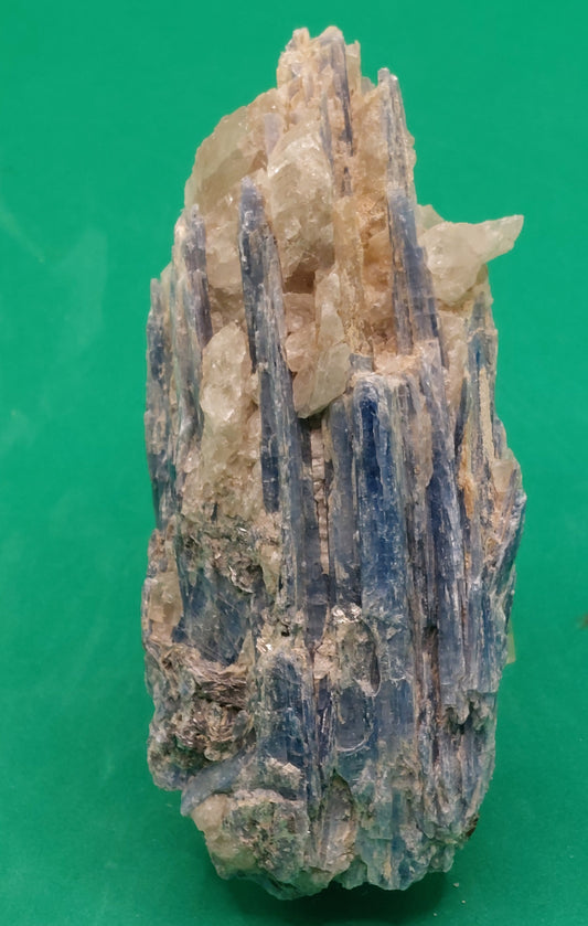 Kyanite specimen