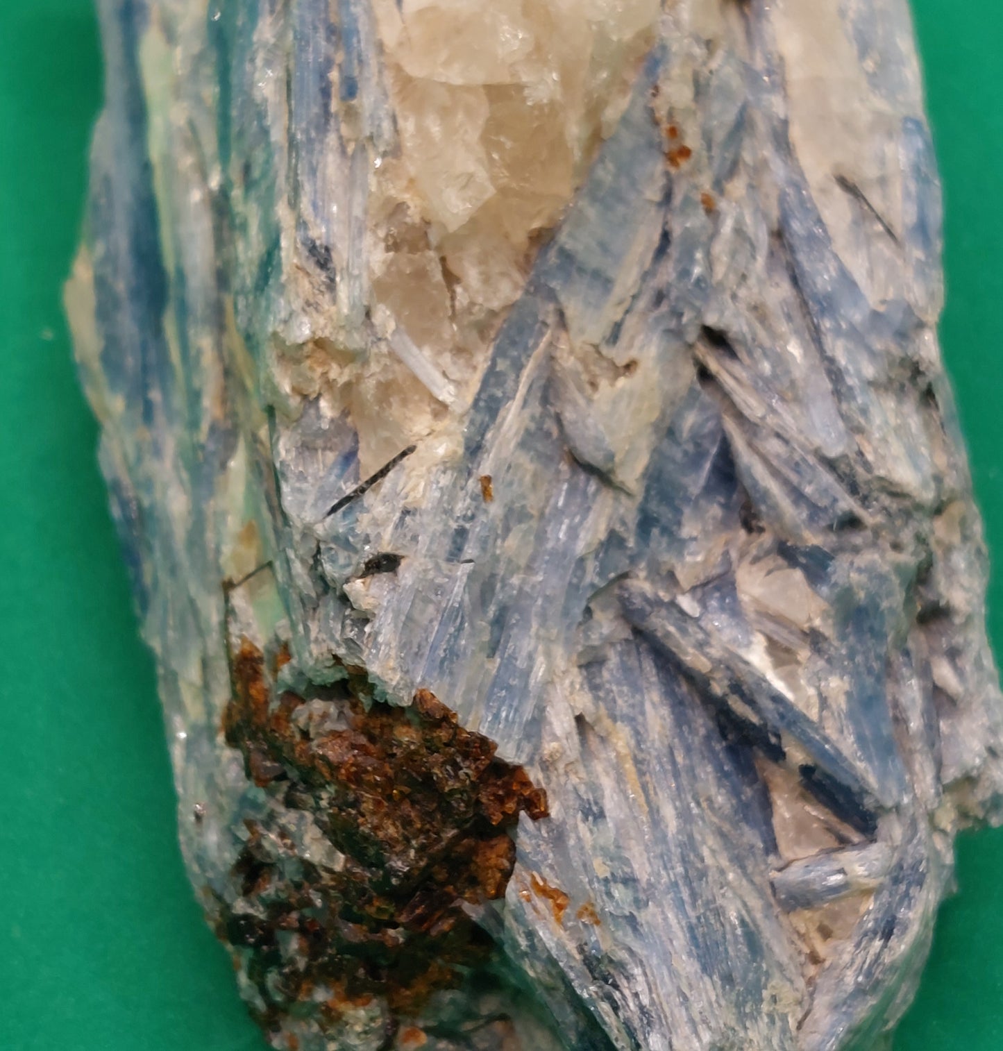 Kyanite specimen