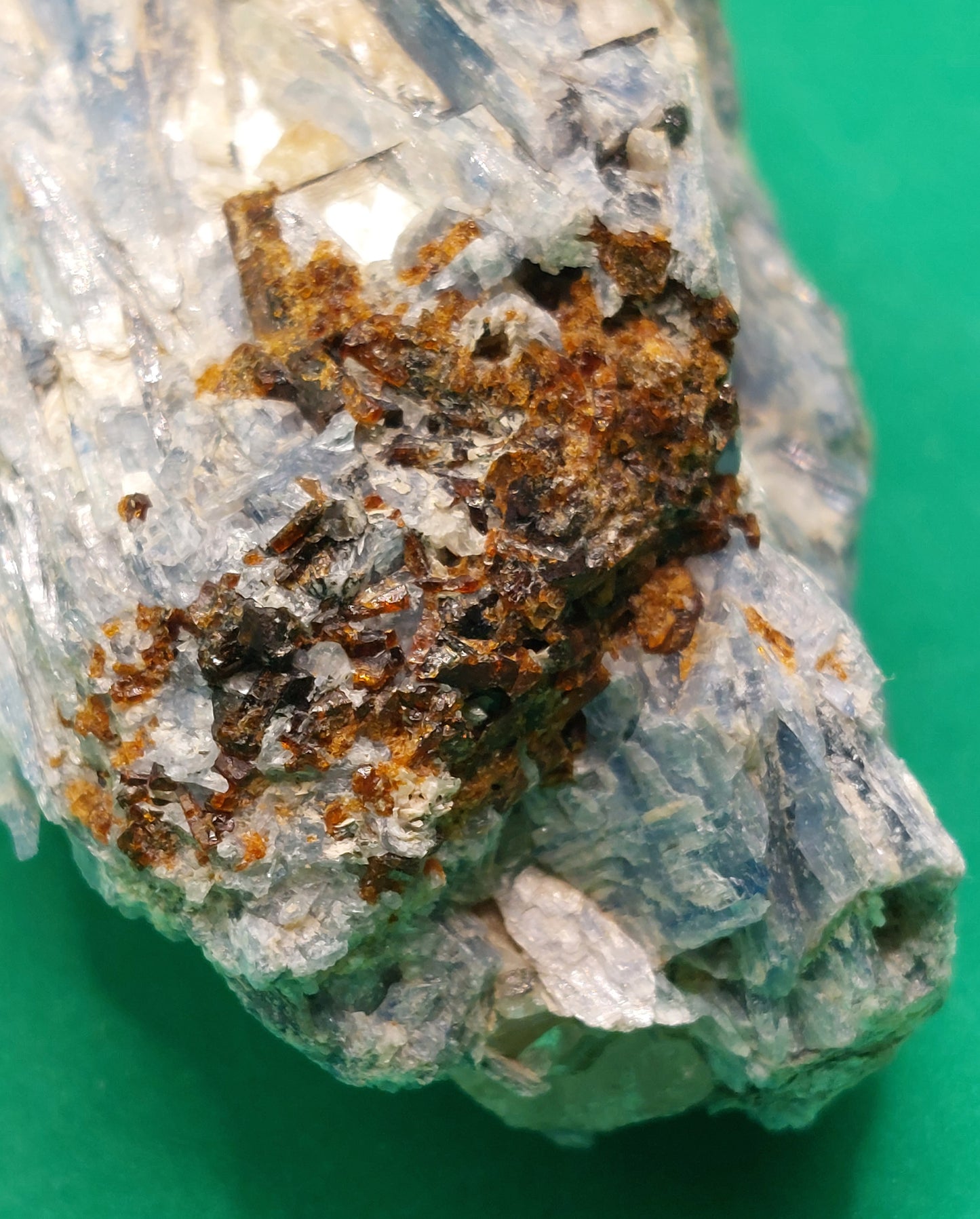 Kyanite specimen