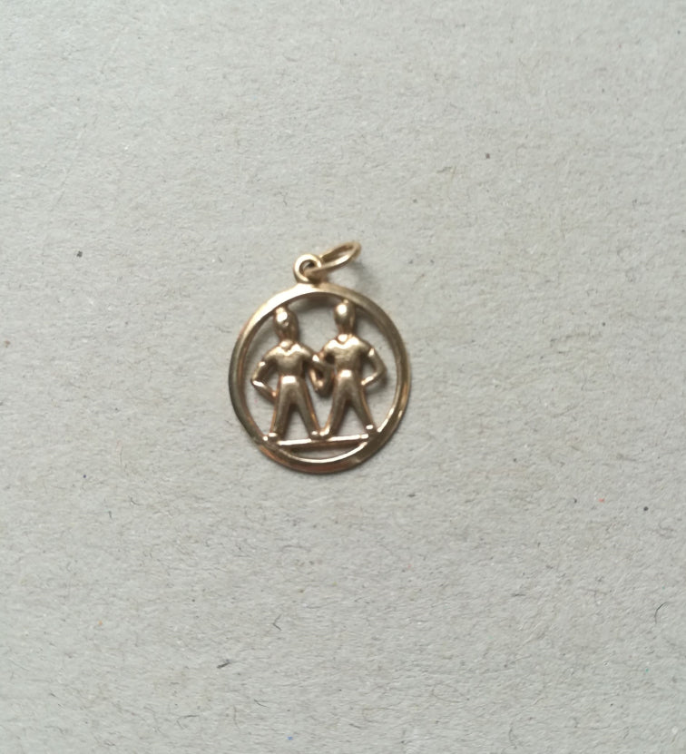 Vedhæng med stjernetegn i guld, tvillingerne