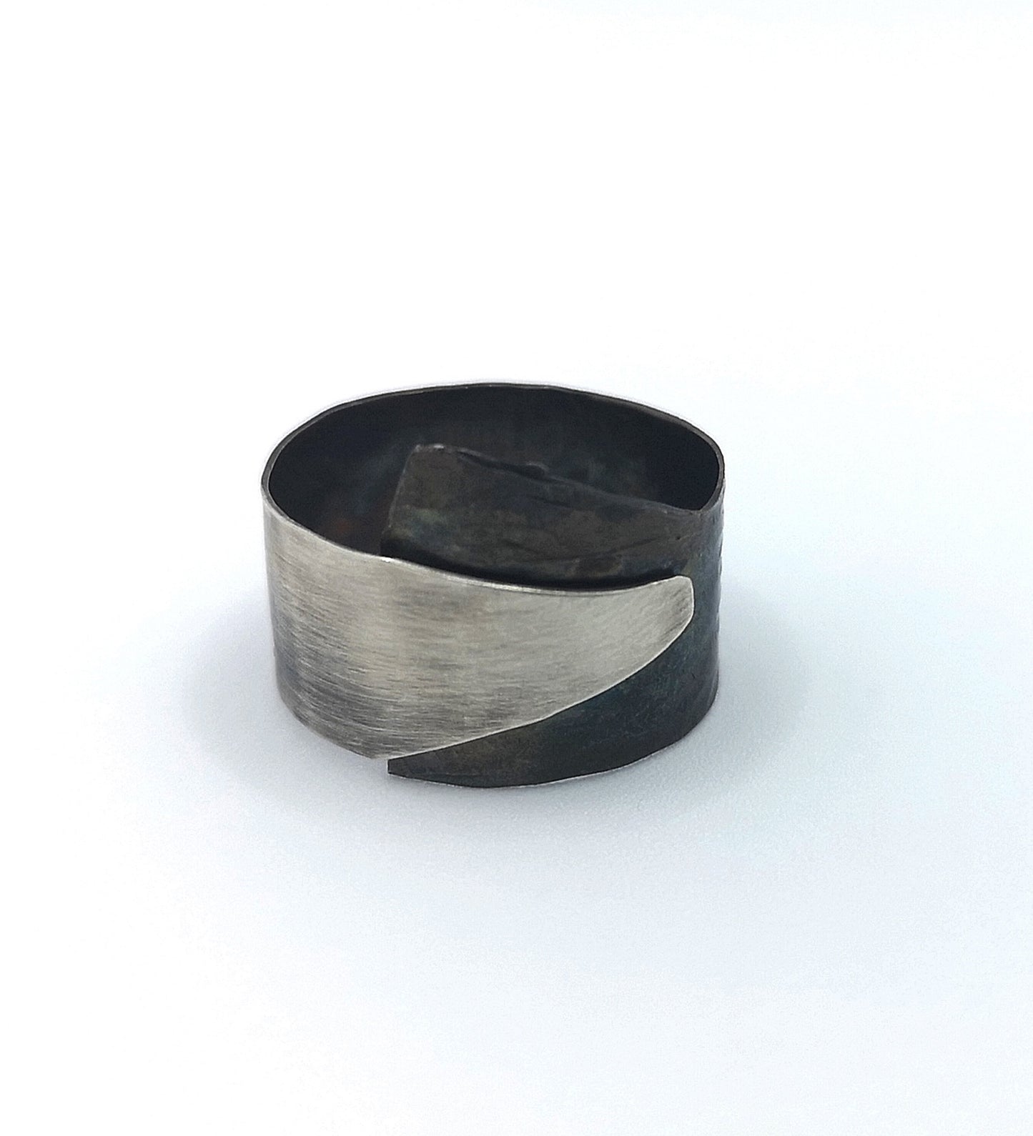 Black ring 3