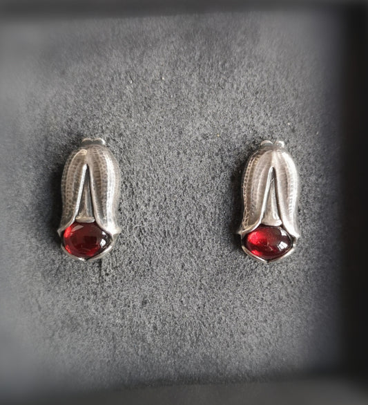 Georg Jensen ørestikker med rød sten