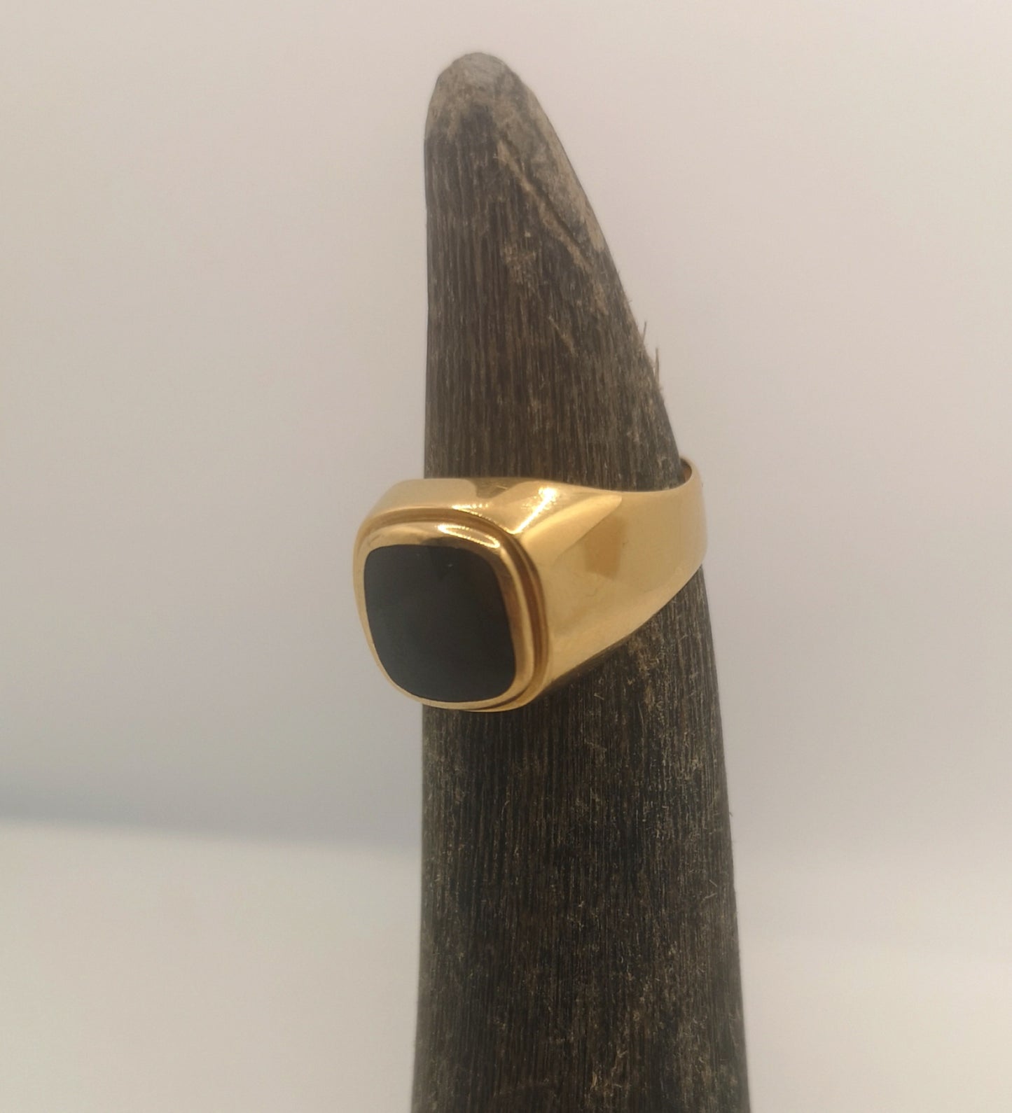 Vintage 14 karat guldring med syntetisk safir