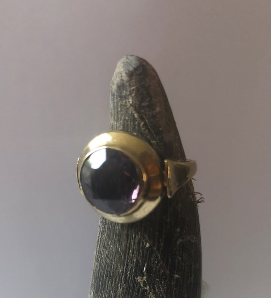 Vintage modernistisk guldring med ametyst