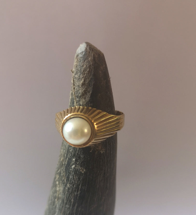 Vintage guldring med perle